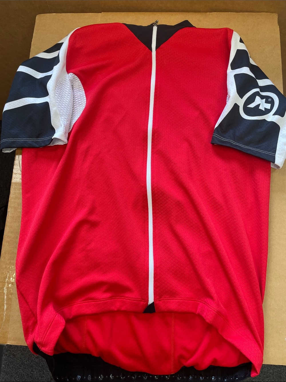 Assos L Men’s Red Zip-Front Cycling Jersey with Black & White Sleeve Graphics